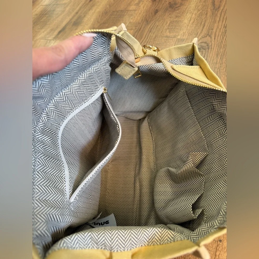 MEEJUNE Beige Tote Bag Adjustable Detachable Strap Zip Closure Inner Pockets